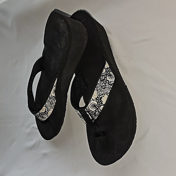 GUC Teva sandals size 9 - Picture 2 of 4